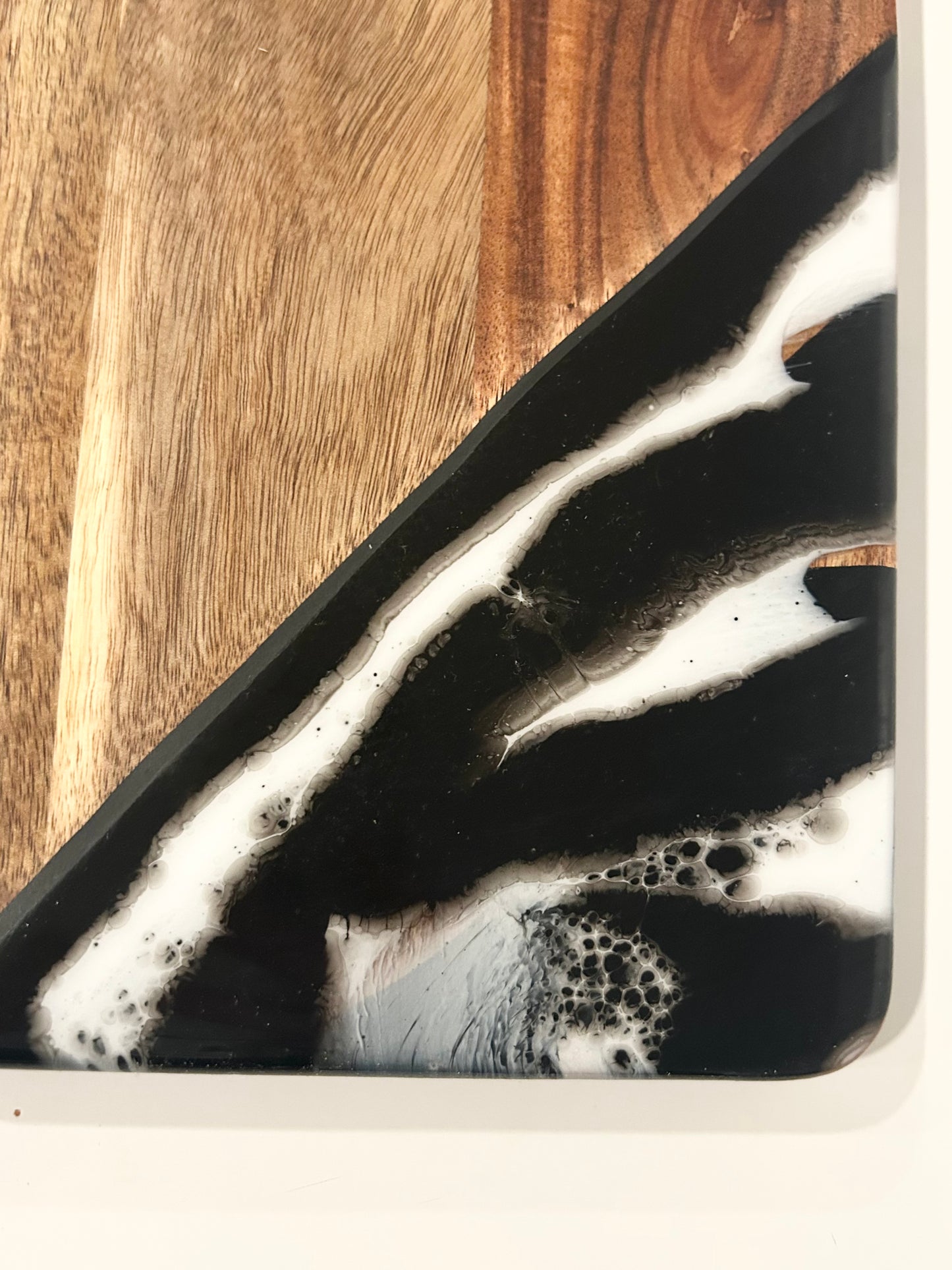 Medium Board - Black/White