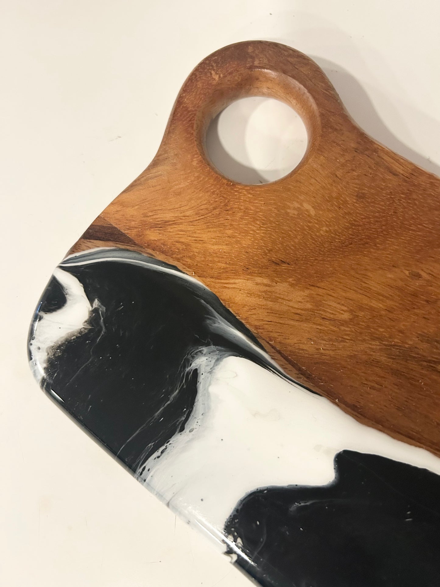 Small Resin Board - White/Black