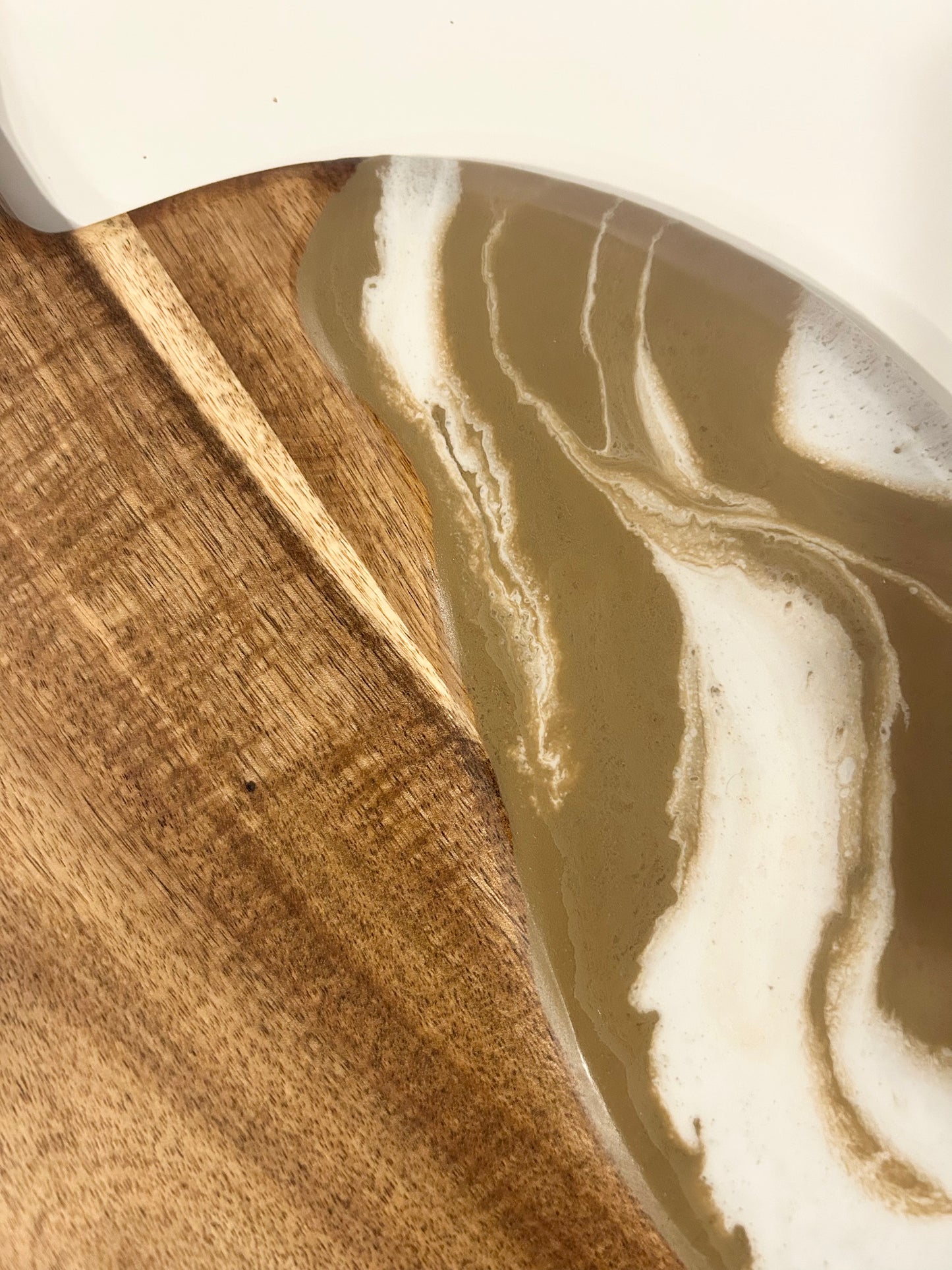 Medium Round Board - Warm Sand